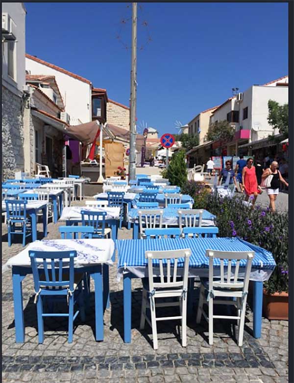 Çeşme kumrusu ( Alaçatı’da ismi İzmir kumrusu ve Alaçatı kumrusu olarakta geçiyor) yemeden olmaz