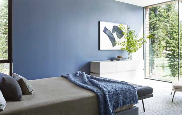 Soğuk tonda pastel bir mavi,