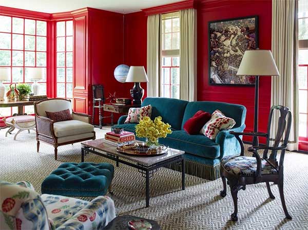 Klasik tarzda Kırmızı Duvar Boyalı Oturma Odası