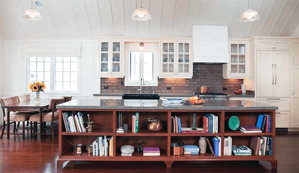 Lavabo ve set üstü ocakları adanın yüzeyine dahil edilmiş mutfak adası