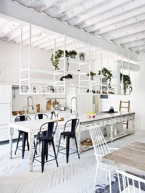 Açık planlı tasarlanmış, aydınlık ve havadar modern mutfak