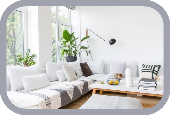 Işıkla Yıkanmış Minimalist Oturma Odası
